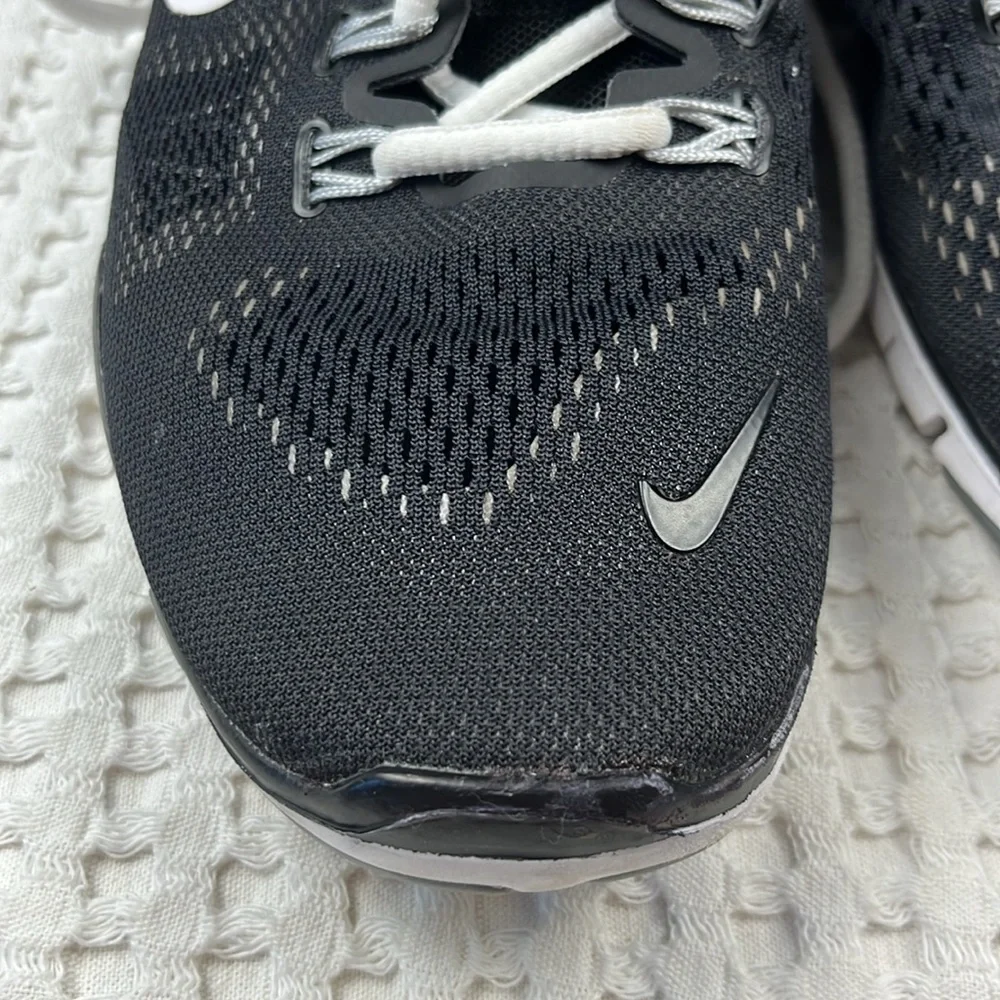 Nike Free Ladies Size 7-1/2 Black & White Running Shoes Pre Owned - Picture 5 of 14